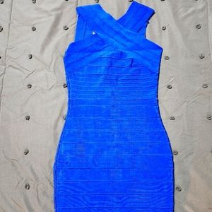 Bodycon dress with X front straps & back zipper 👗